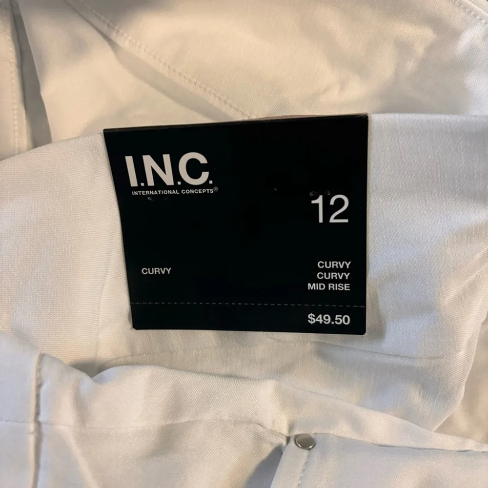 INC International Concepts Women's 12 Curvy White Mid Rise Pull-On Shorts NWT - Picture 5 of 6